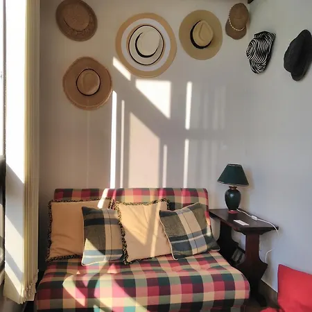 Friends House קסקאיס